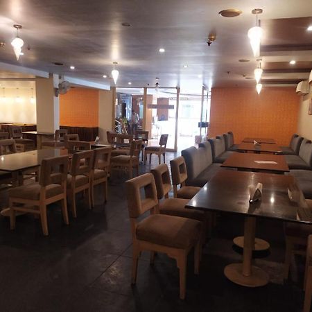 Blossom Rooms Hotel Vashishtha - Free Lunch Or Dinner- Free Breakfast Hyderabad Ngoại thất bức ảnh