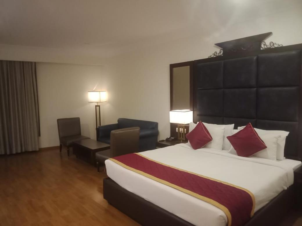 Blossom Rooms Hotel Vashishtha - Free Lunch Or Dinner- Free Breakfast Hyderabad Ngoại thất bức ảnh