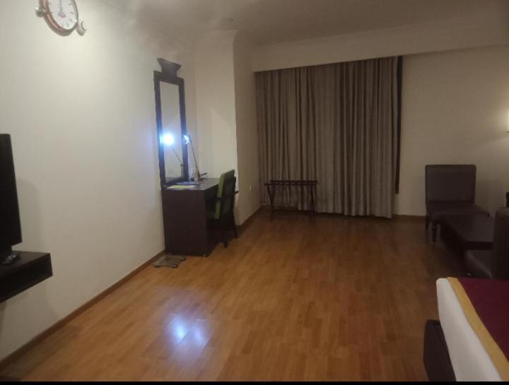 Blossom Rooms Hotel Vashishtha - Free Lunch Or Dinner- Free Breakfast Hyderabad Ngoại thất bức ảnh