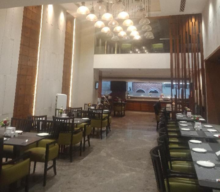 Blossom Rooms Hotel Vashishtha - Free Lunch Or Dinner- Free Breakfast Hyderabad Ngoại thất bức ảnh