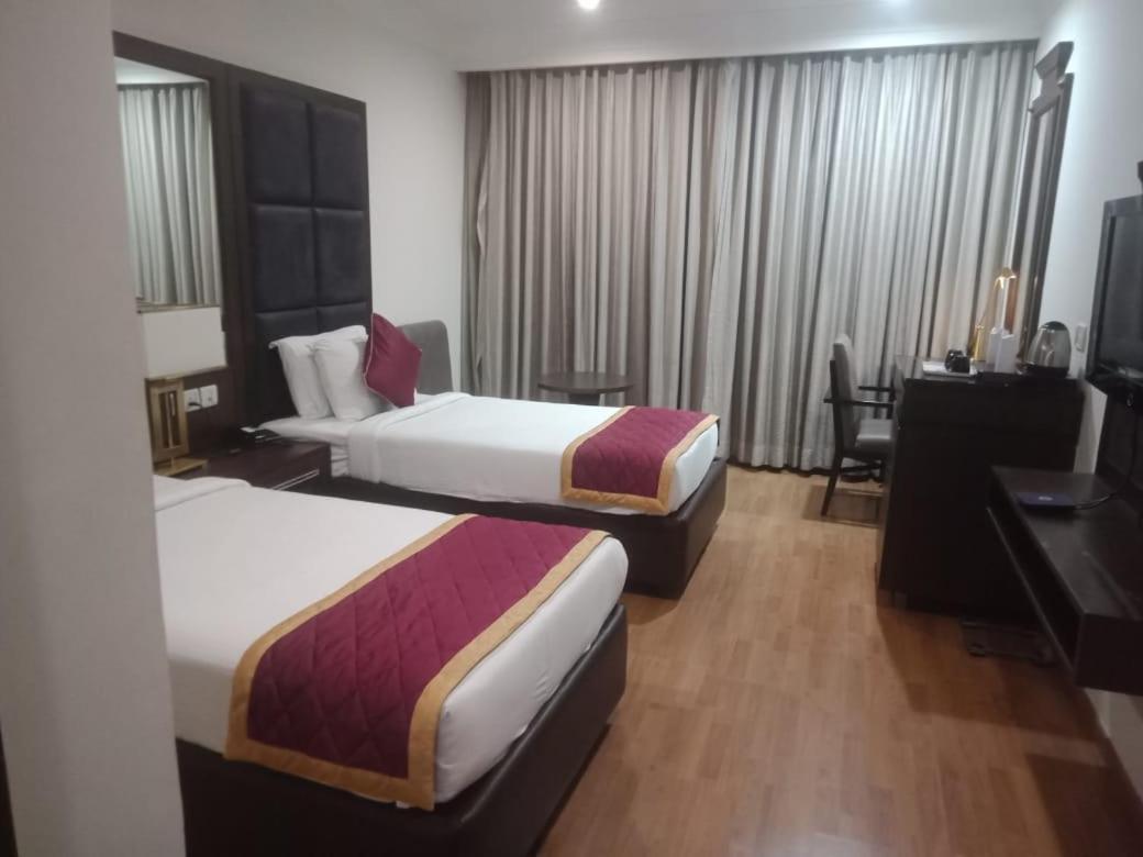 Blossom Rooms Hotel Vashishtha - Free Lunch Or Dinner- Free Breakfast Hyderabad Ngoại thất bức ảnh