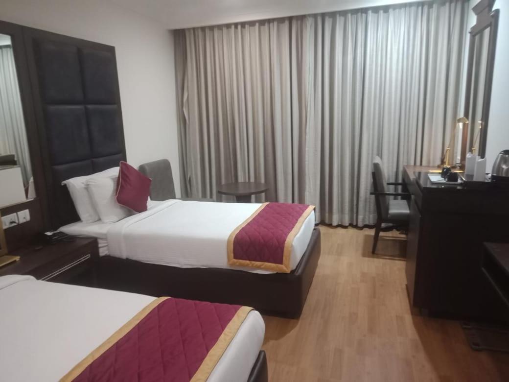 Blossom Rooms Hotel Vashishtha - Free Lunch Or Dinner- Free Breakfast Hyderabad Ngoại thất bức ảnh