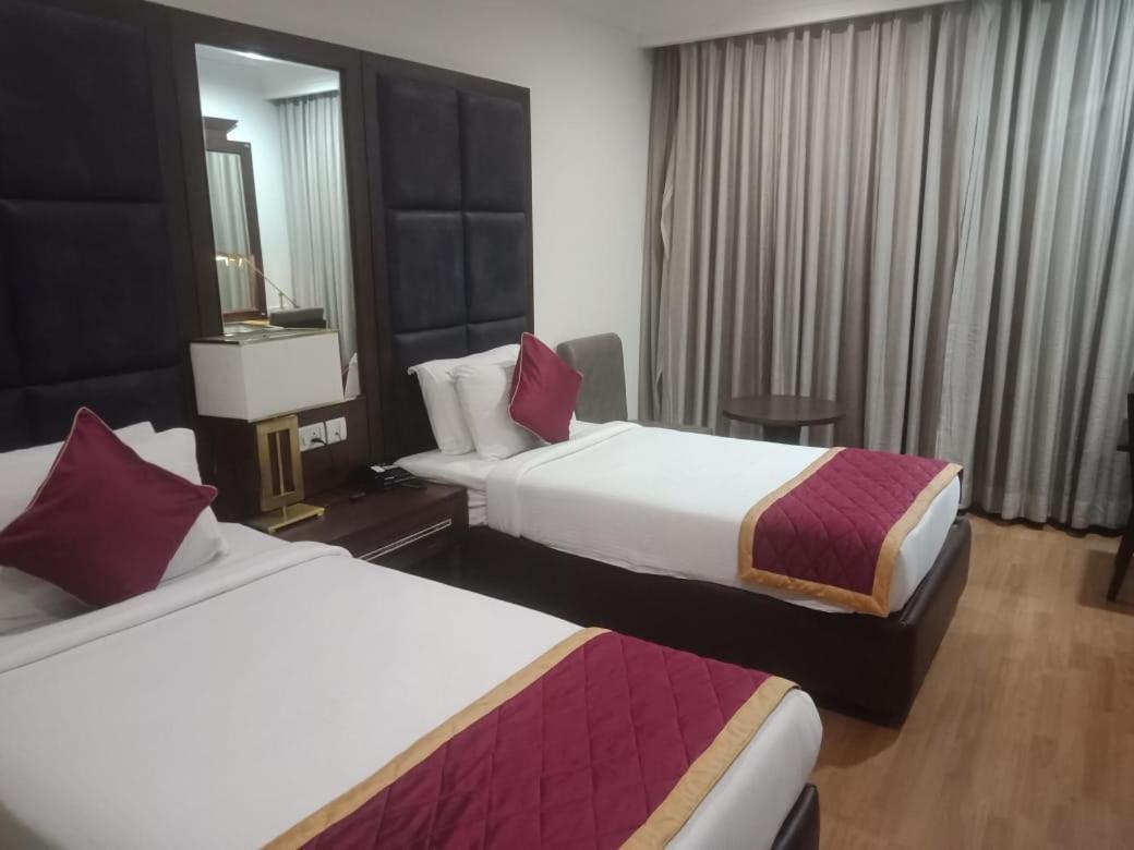 Blossom Rooms Hotel Vashishtha - Free Lunch Or Dinner- Free Breakfast Hyderabad Ngoại thất bức ảnh