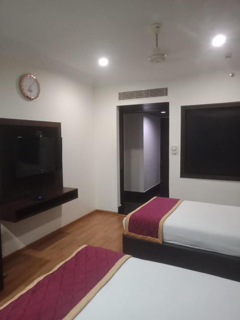 Blossom Rooms Hotel Vashishtha - Free Lunch Or Dinner- Free Breakfast Hyderabad Ngoại thất bức ảnh