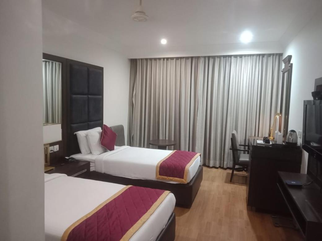 Blossom Rooms Hotel Vashishtha - Free Lunch Or Dinner- Free Breakfast Hyderabad Ngoại thất bức ảnh