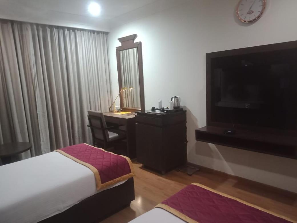 Blossom Rooms Hotel Vashishtha - Free Lunch Or Dinner- Free Breakfast Hyderabad Ngoại thất bức ảnh
