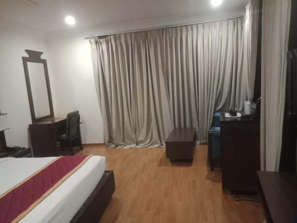 Blossom Rooms Hotel Vashishtha - Free Lunch Or Dinner- Free Breakfast Hyderabad Ngoại thất bức ảnh