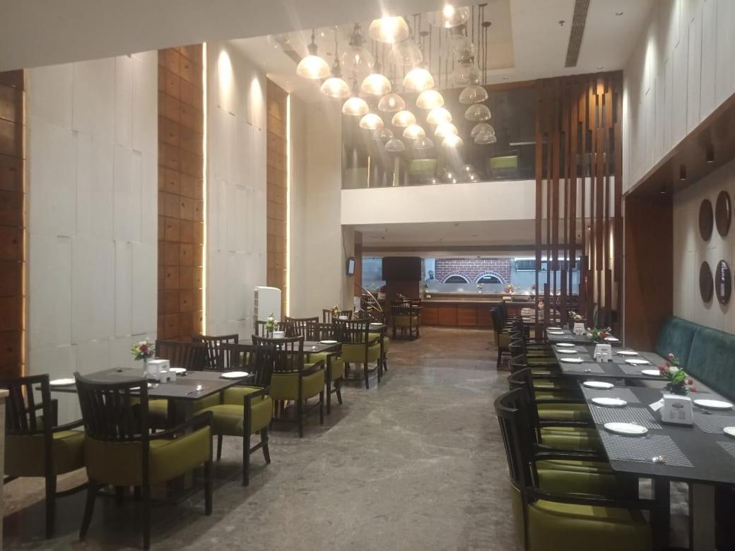 Blossom Rooms Hotel Vashishtha - Free Lunch Or Dinner- Free Breakfast Hyderabad Ngoại thất bức ảnh