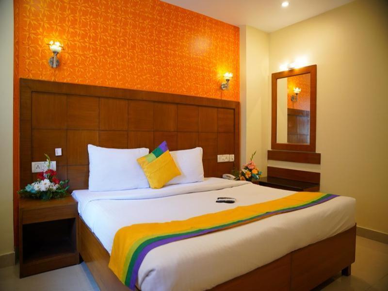 Blossom Rooms Hotel Vashishtha - Free Lunch Or Dinner- Free Breakfast Hyderabad Ngoại thất bức ảnh