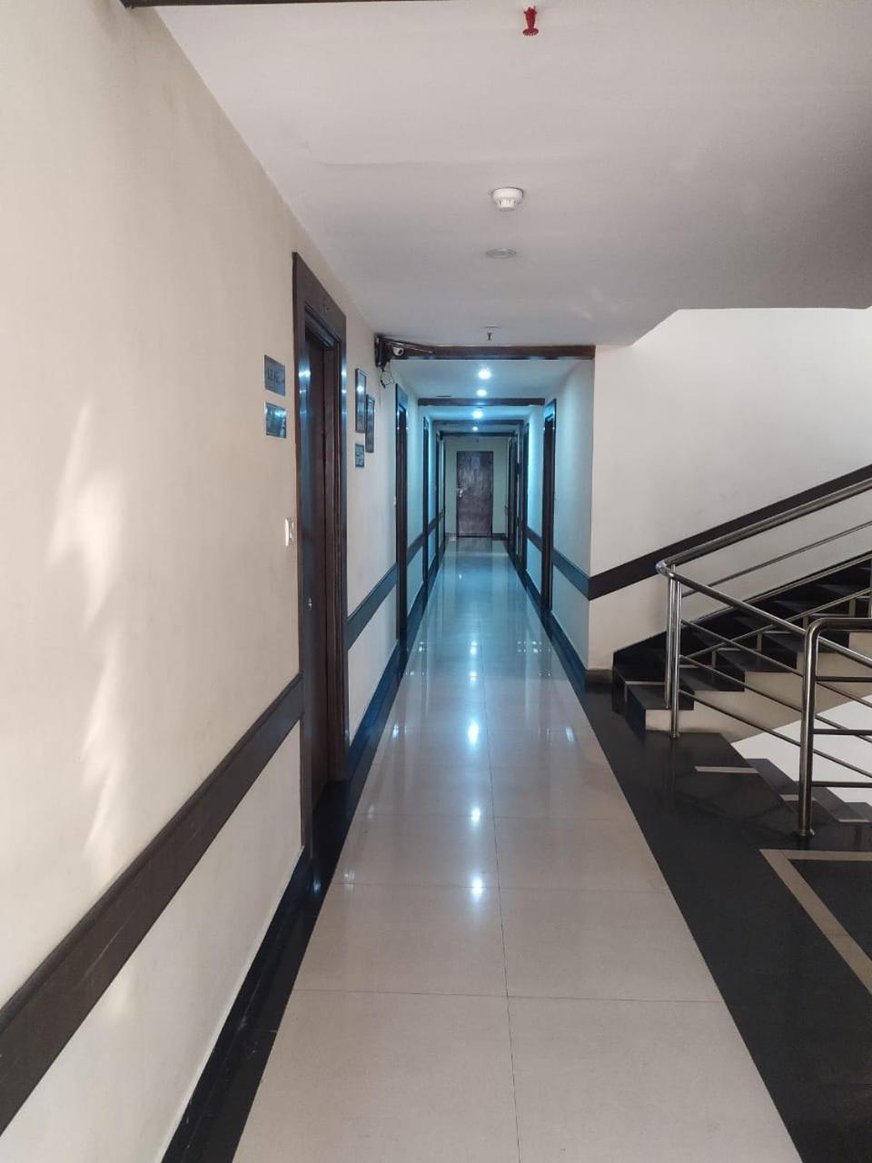 Blossom Rooms Hotel Vashishtha - Free Lunch Or Dinner- Free Breakfast Hyderabad Ngoại thất bức ảnh