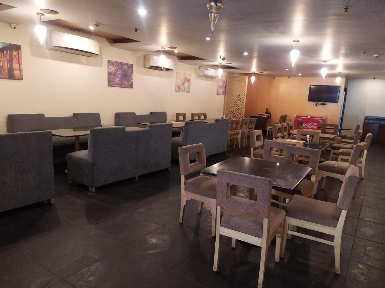 Blossom Rooms Hotel Vashishtha - Free Lunch Or Dinner- Free Breakfast Hyderabad Ngoại thất bức ảnh