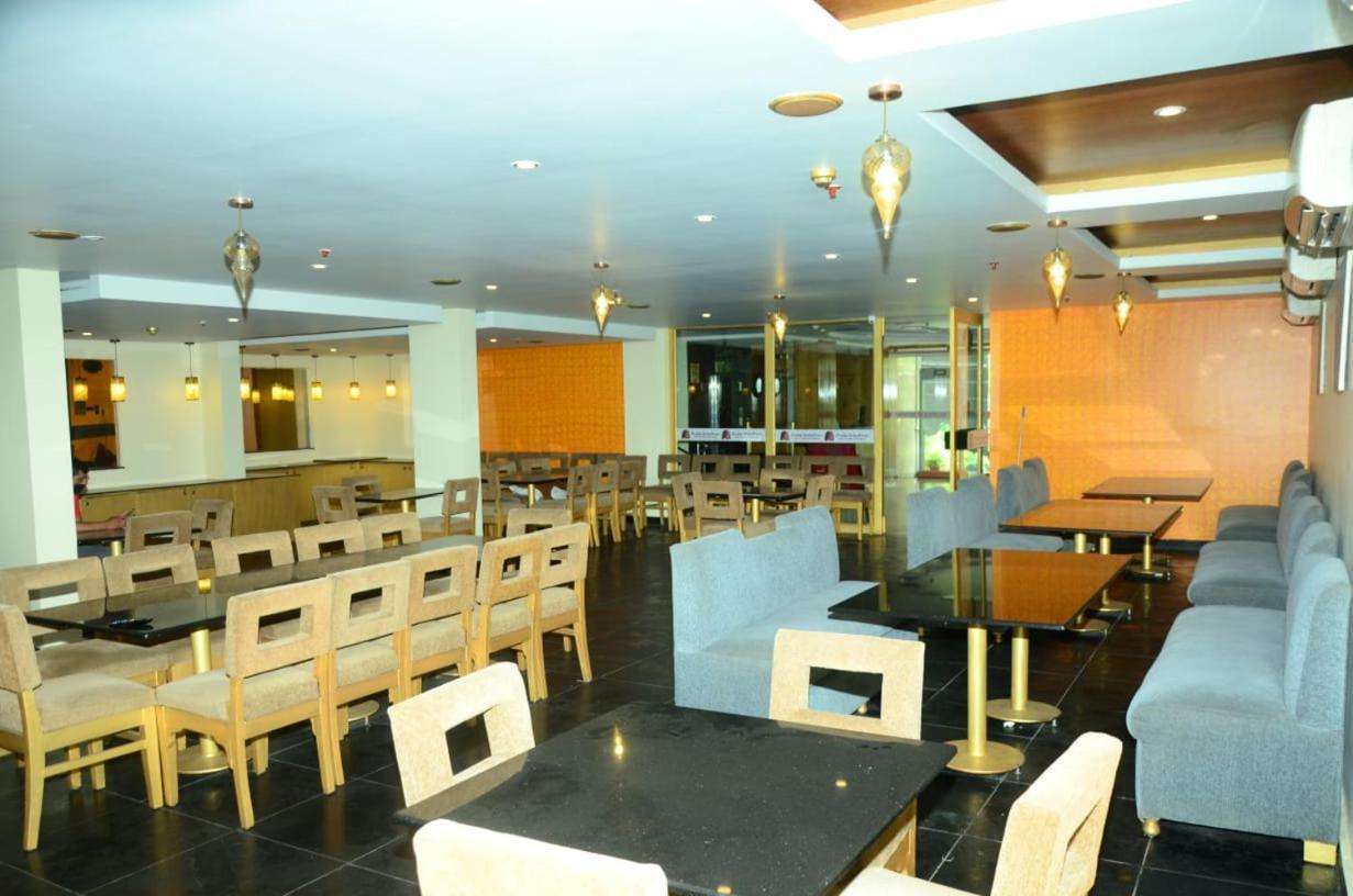 Blossom Rooms Hotel Vashishtha - Free Lunch Or Dinner- Free Breakfast Hyderabad Ngoại thất bức ảnh
