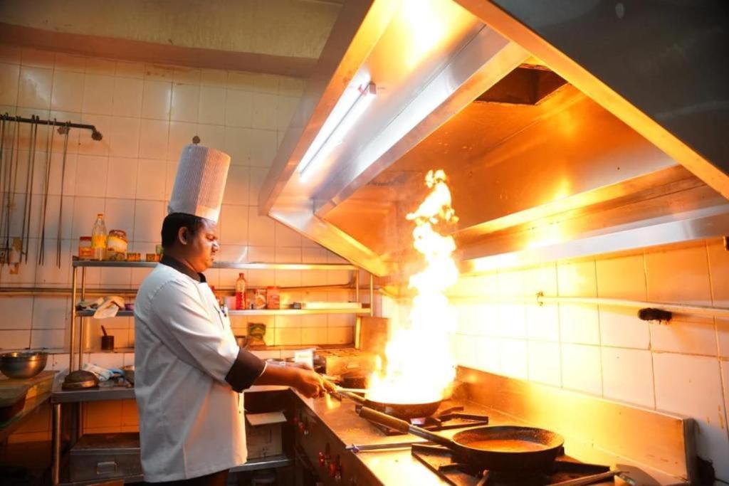 Blossom Rooms Hotel Vashishtha - Free Lunch Or Dinner- Free Breakfast Hyderabad Ngoại thất bức ảnh